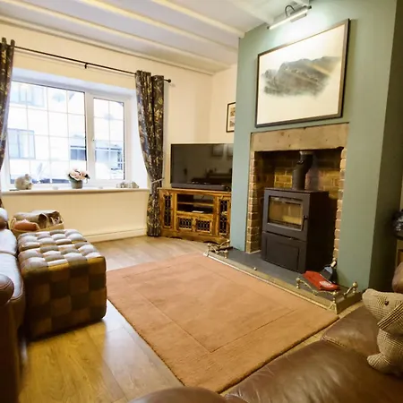 בית נופש Millside *